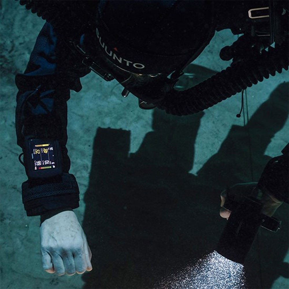 Suunto EON Steel Black Wrist Dive Computer - Click Image to Close